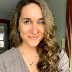 Meet your Posher, Chloe